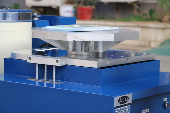 Equipamento industrial eletrodinâmico da vibração com dispositivo elétrico para produtos eletromecânicos